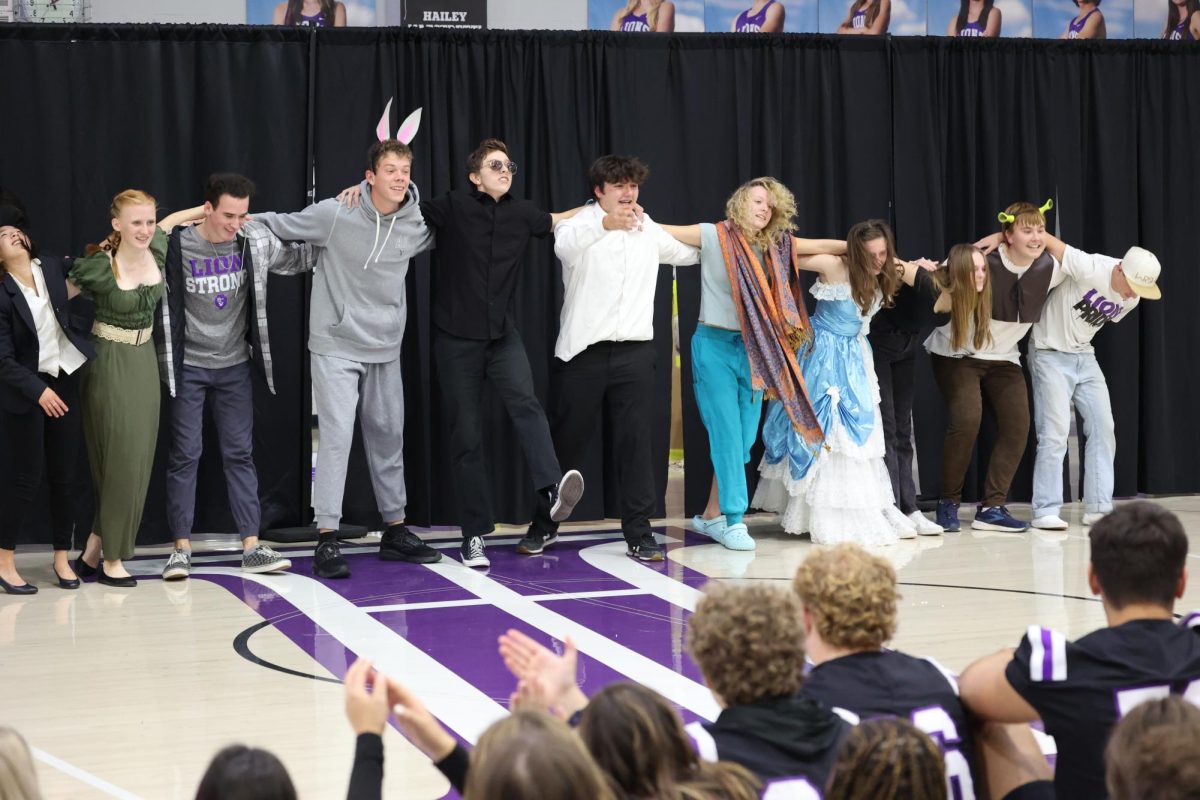 Junior class bowing after phenomenal lip sync