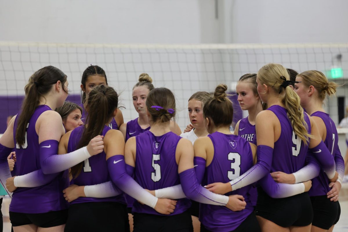 LuHi Volleybll huddling together during timeout